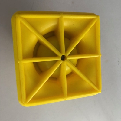 Bescherming tegen impalment Vermijding Rebar Plastic Caps Met Innerlijke Stalen Plaat