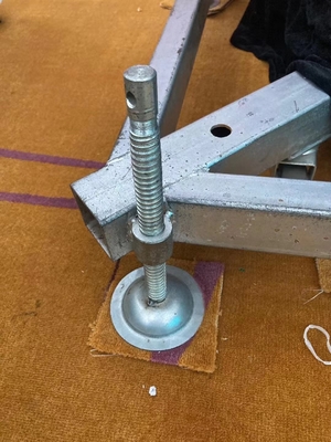 Ringlock-systeem voor de bouw van steigers met een ronde basisplaat