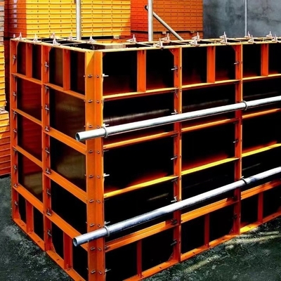 Stalen raam van multiplex vormwerk systeem voor betonnen kelderbouw